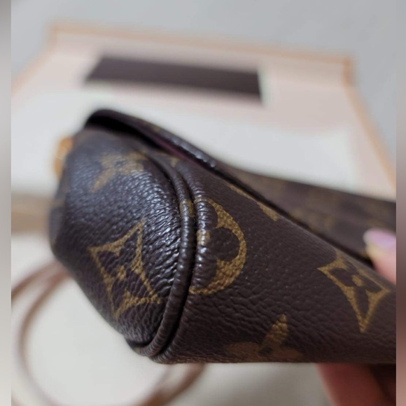 Louis Vuitton Favorite MM - Picture 3 of 14